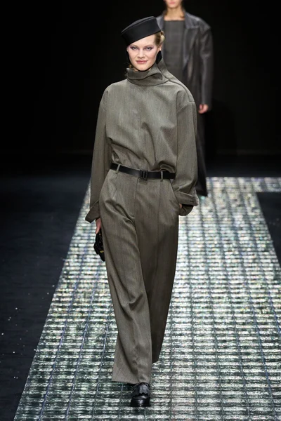 Look 15